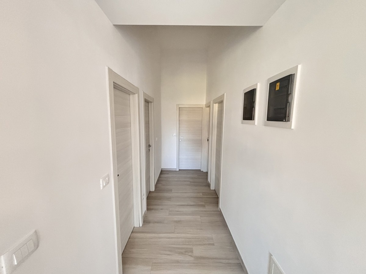 Čudovita enonadstropna hiša na mirni lokaciji v Novigradu