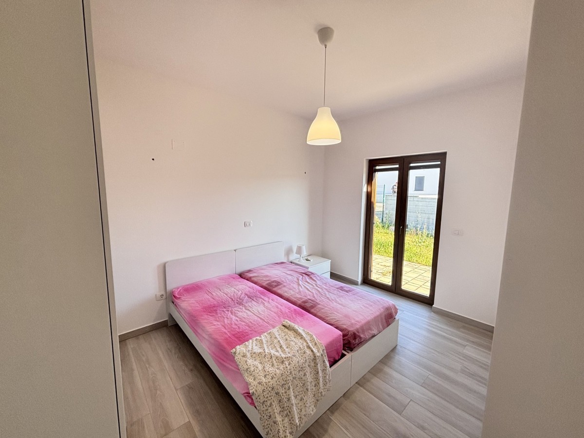 Čudovita enonadstropna hiša na mirni lokaciji v Novigradu