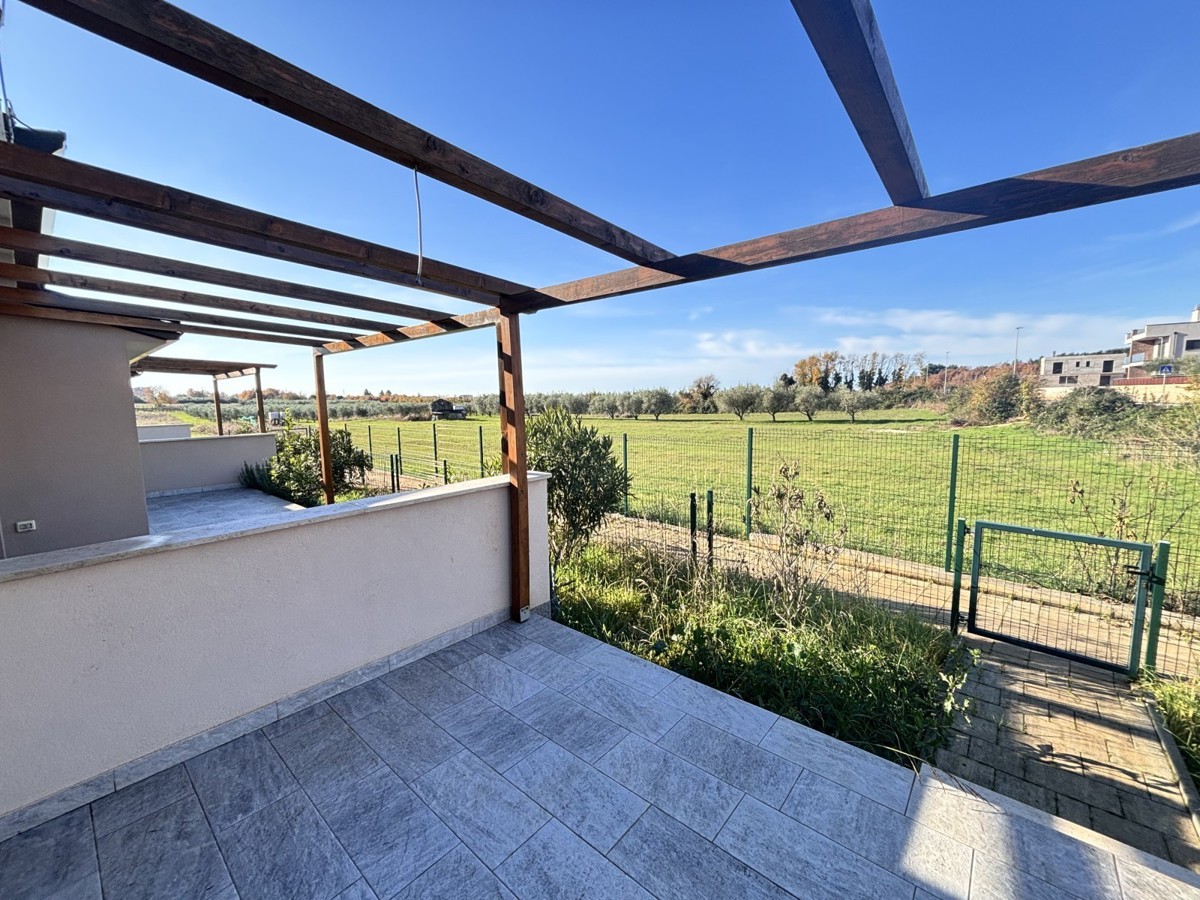 Čudovita enonadstropna hiša na mirni lokaciji v Novigradu