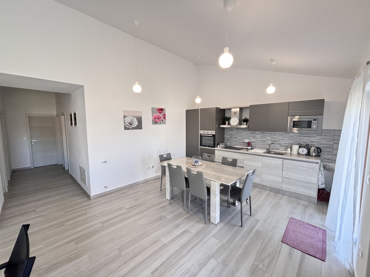 Čudovita enonadstropna hiša na mirni lokaciji v Novigradu