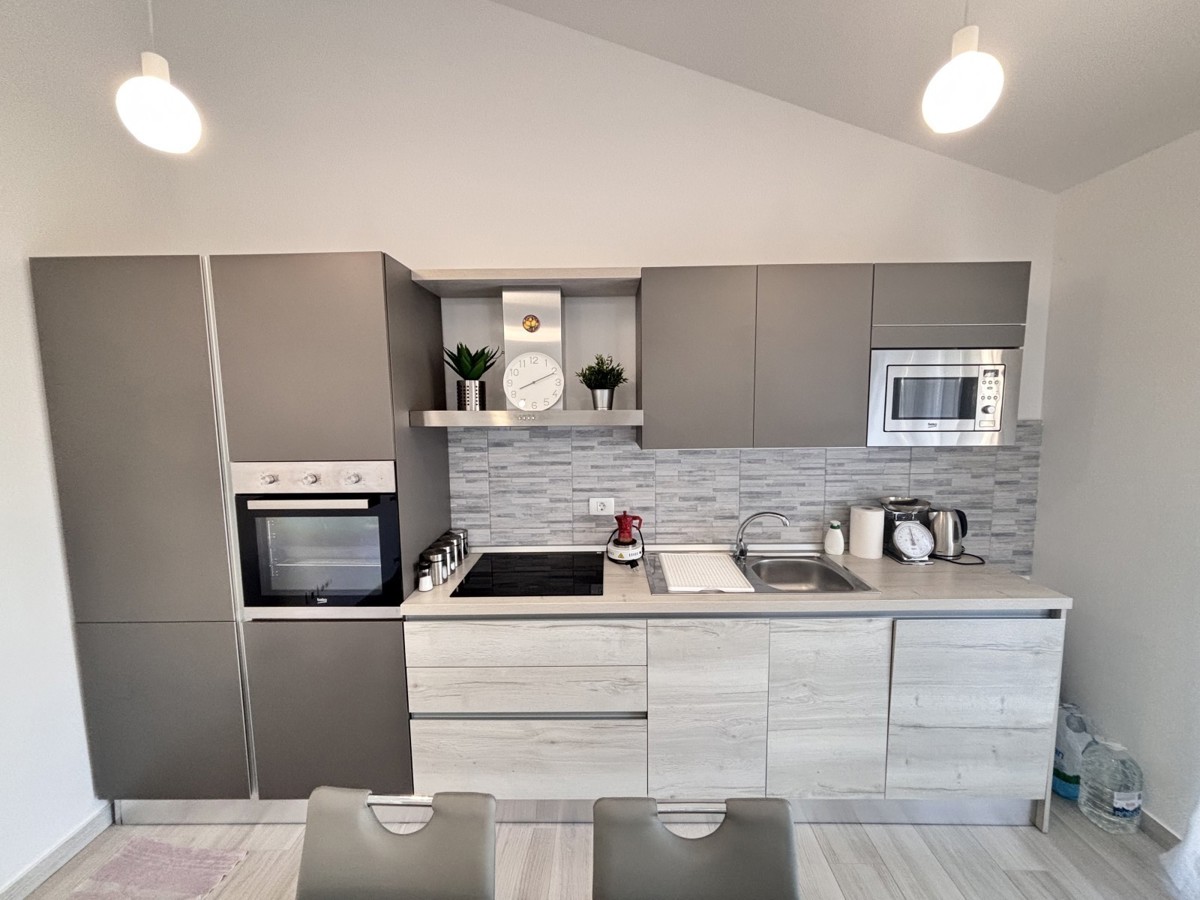 Čudovita enonadstropna hiša na mirni lokaciji v Novigradu