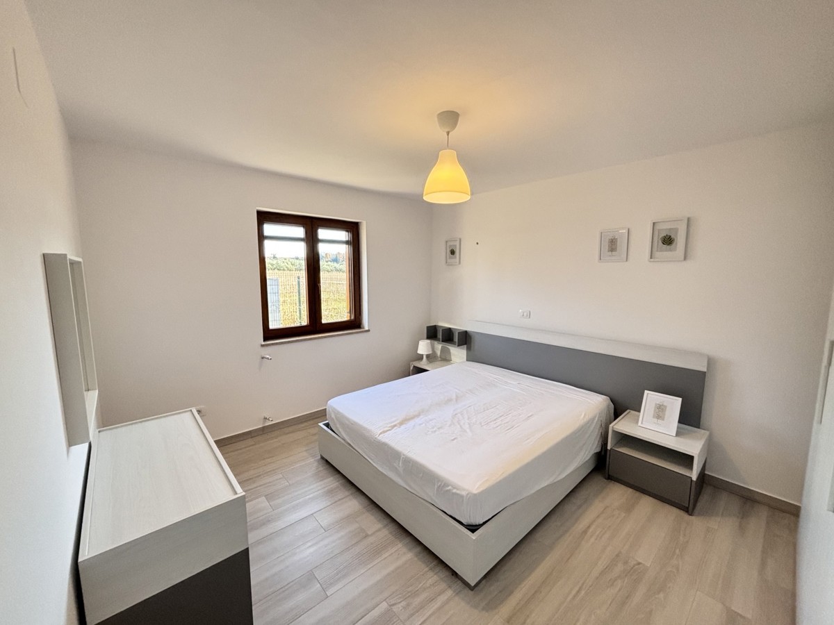 Čudovita enonadstropna hiša na mirni lokaciji v Novigradu