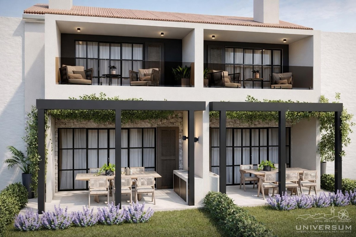 Dvojčki v mirni soseski v bližini Umaga