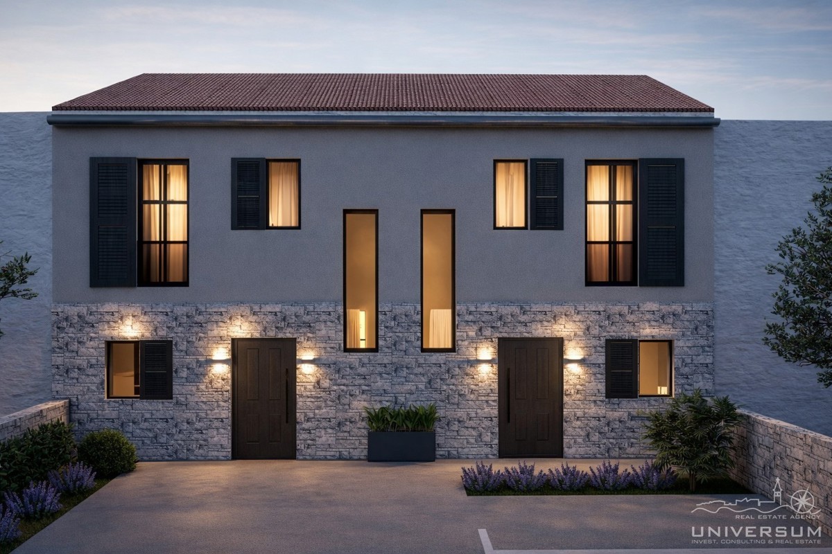 Dvojčki v mirni soseski v bližini Umaga