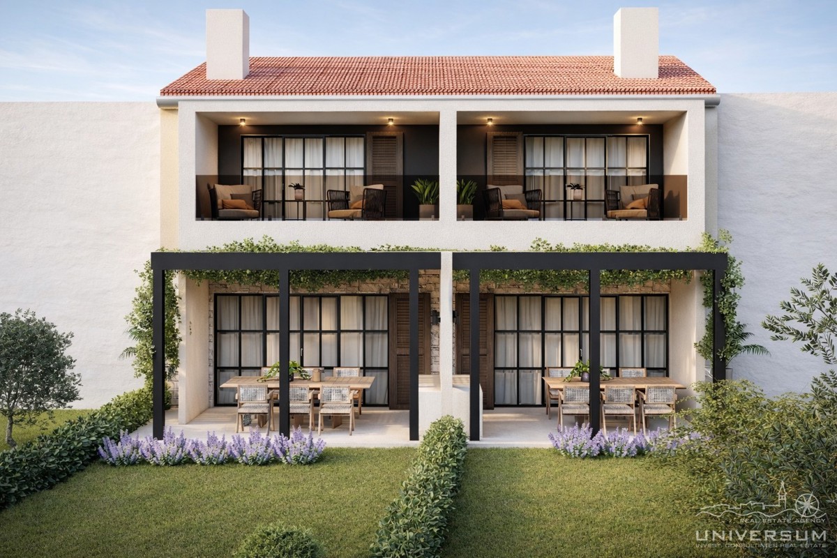 Dvojčki v mirni soseski v bližini Umaga