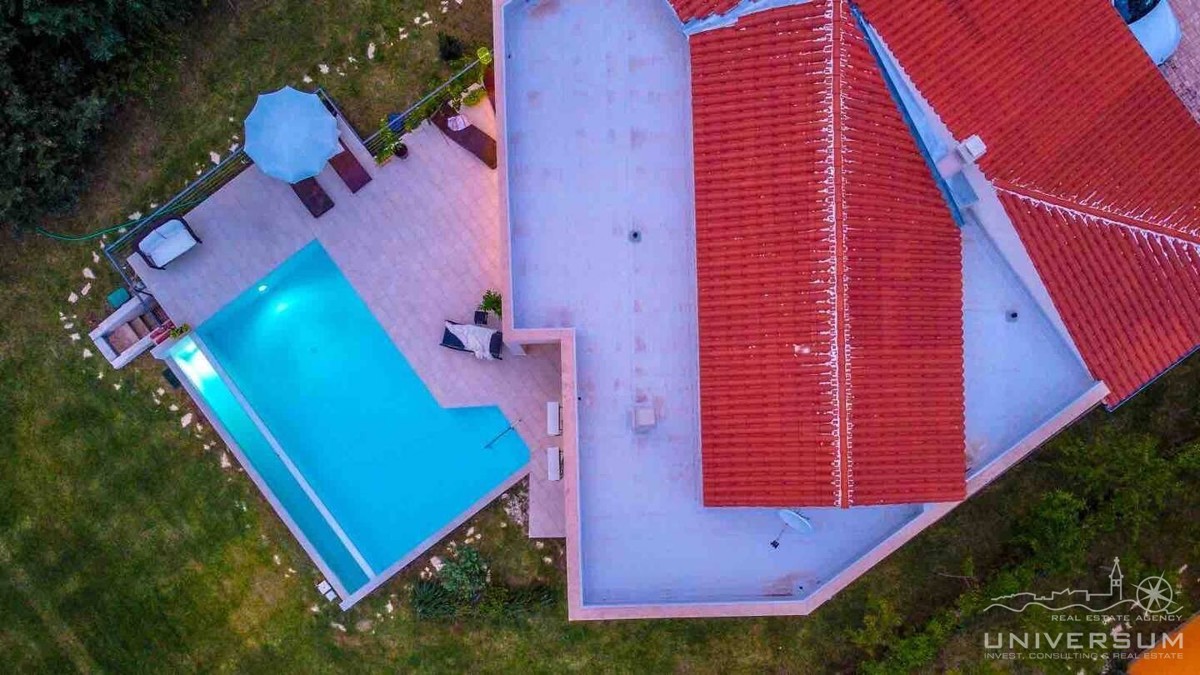 Čudovita hiša s savno in bazenom v bližini Svetvinčenta