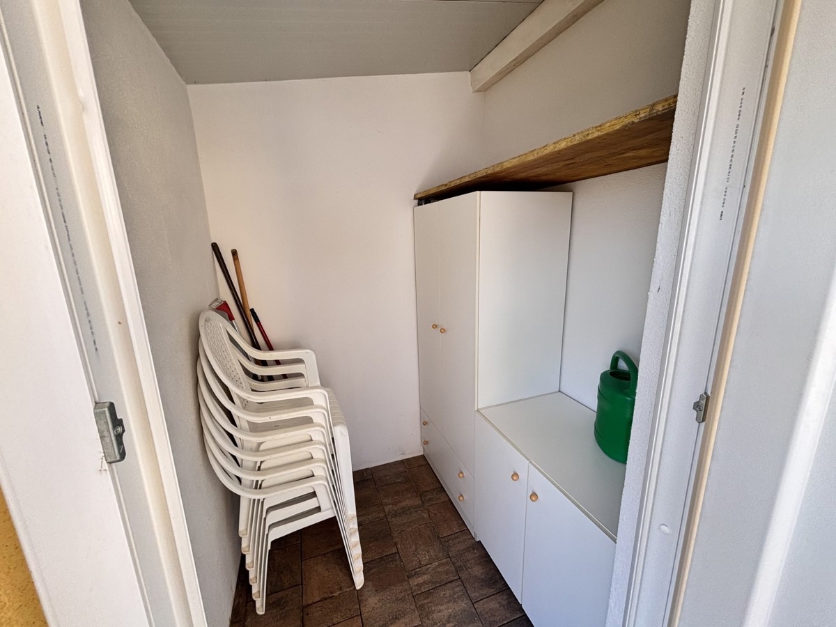 Pritlično stanovanje, ki se nahaja 400 metrov od plaže v Novigradu.