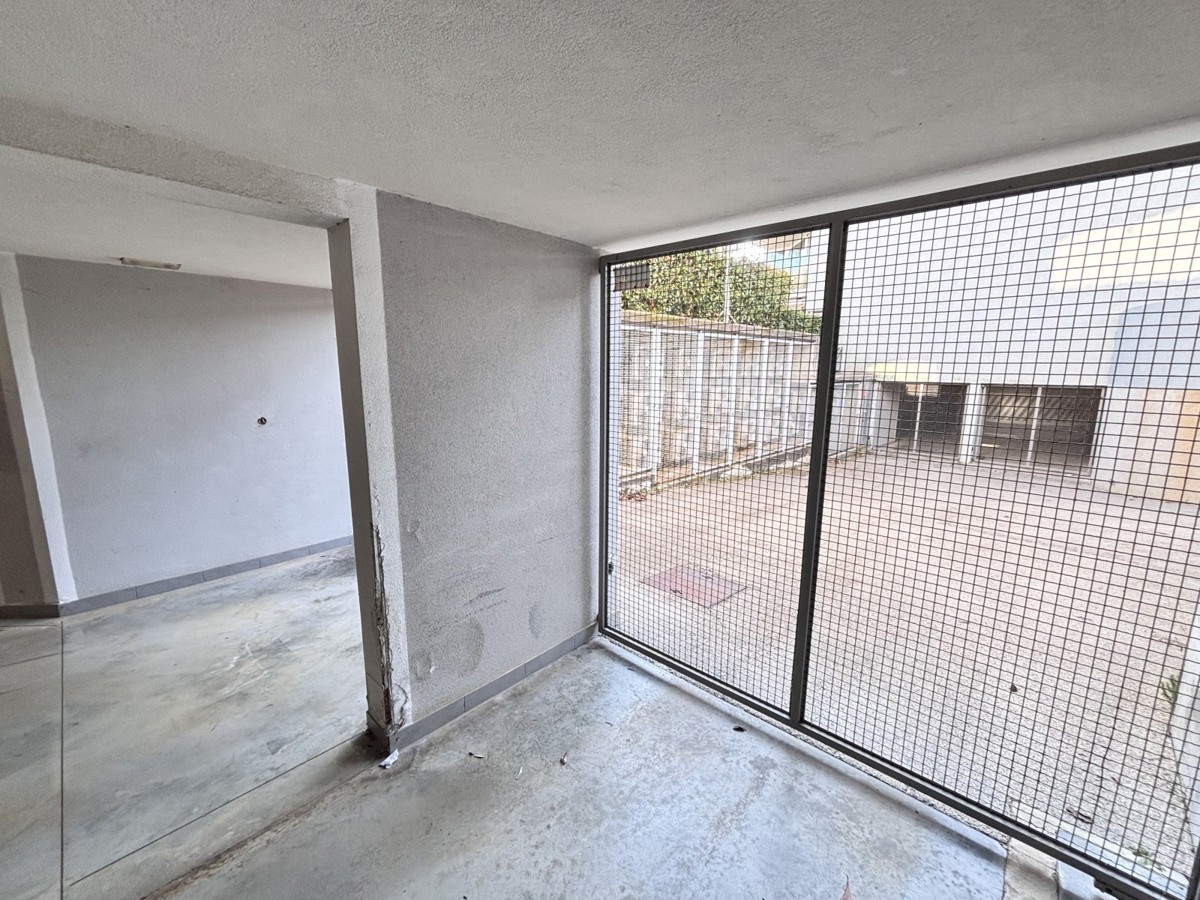 Popolnoma opremljeno stanovanje z dvoriščem v Novigradu