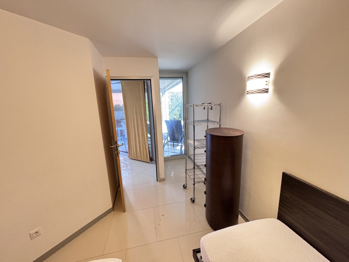 Popolnoma opremljeno stanovanje z dvoriščem v Novigradu