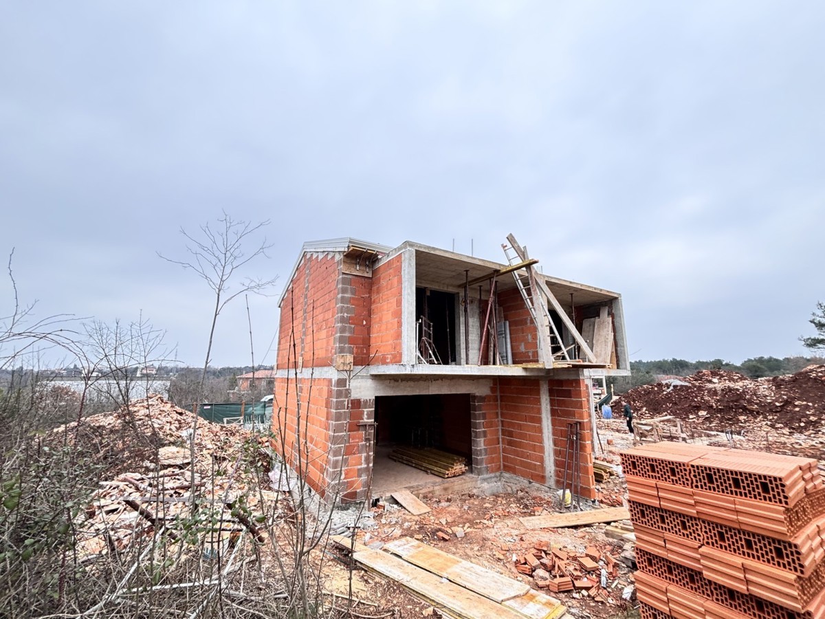 Dvojček hiše 2,5 km od plaže v bližini Umaga