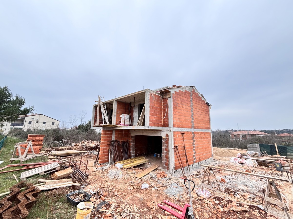 Dvojček hiše 2,5 km od plaže v bližini Umaga