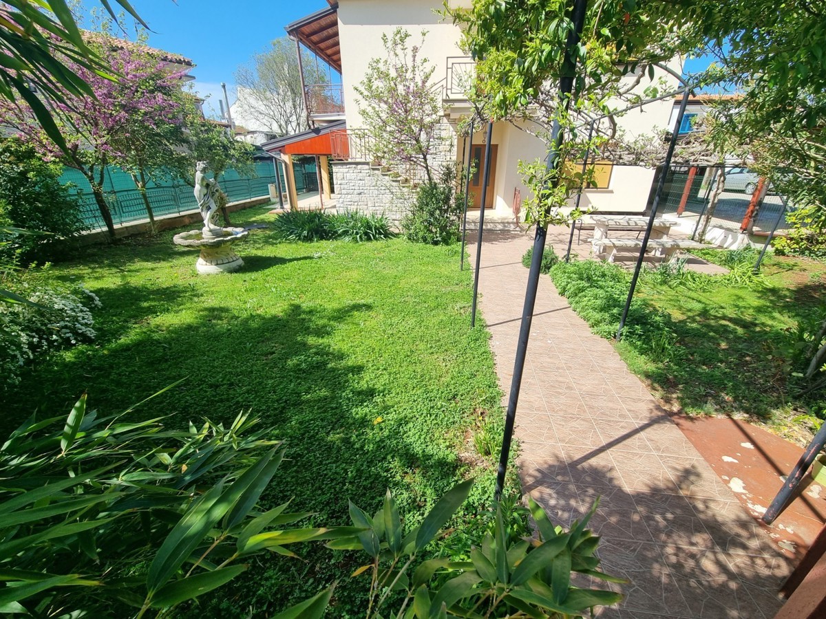 Apartma le 50 m od plaže in centra Novigrada