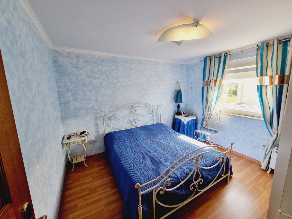 Prostorno stanovanje s pogledom na morje v Novigradu