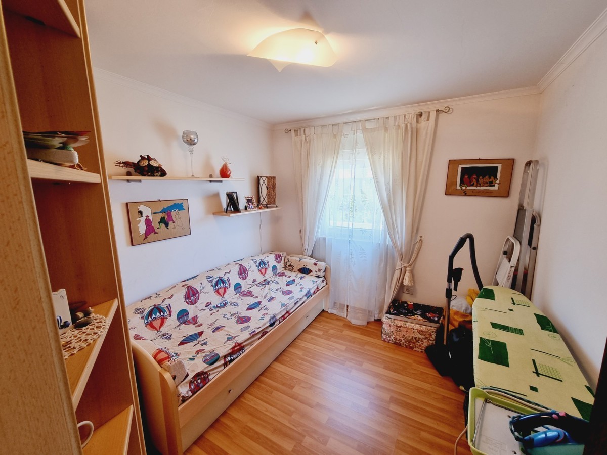 Prostorno stanovanje s pogledom na morje v Novigradu