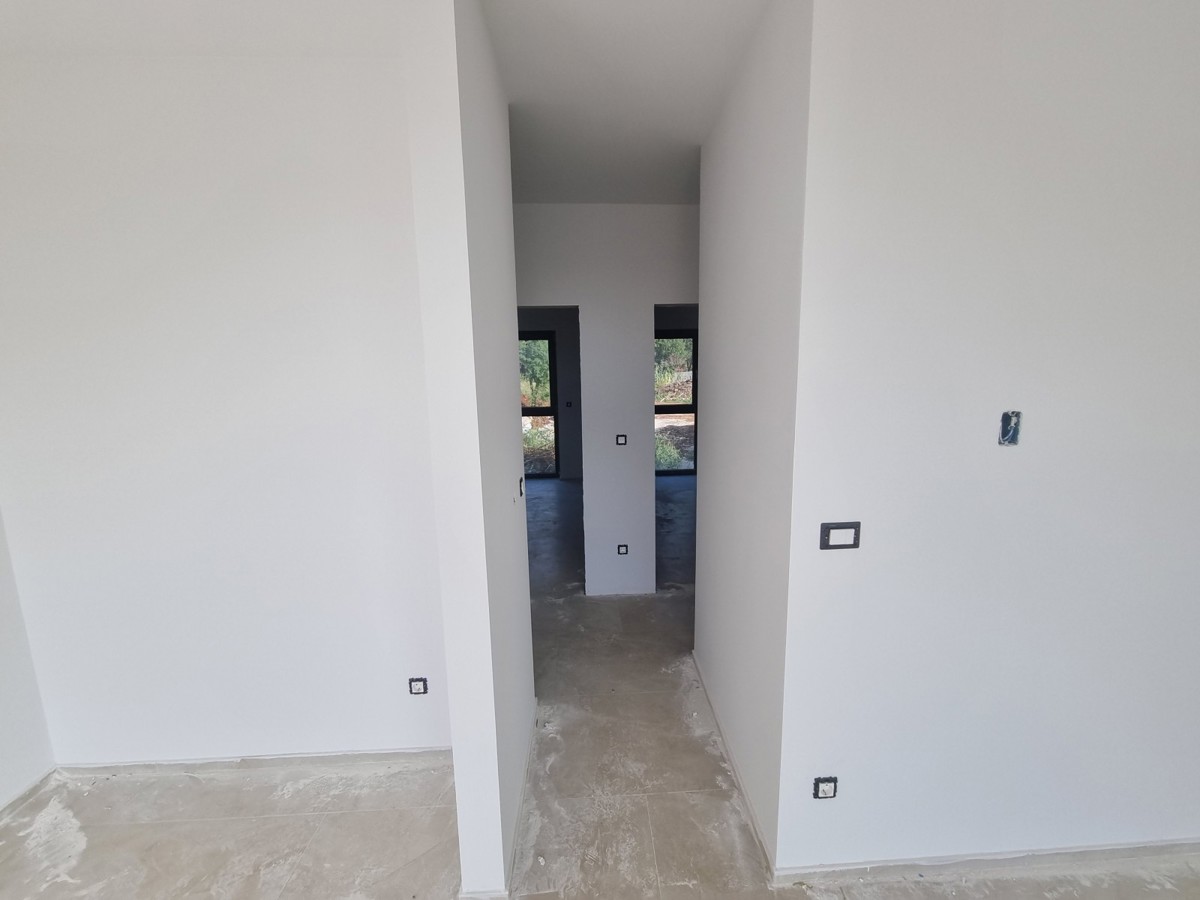 Sodoben apartma s strešno teraso in pogledom na morje