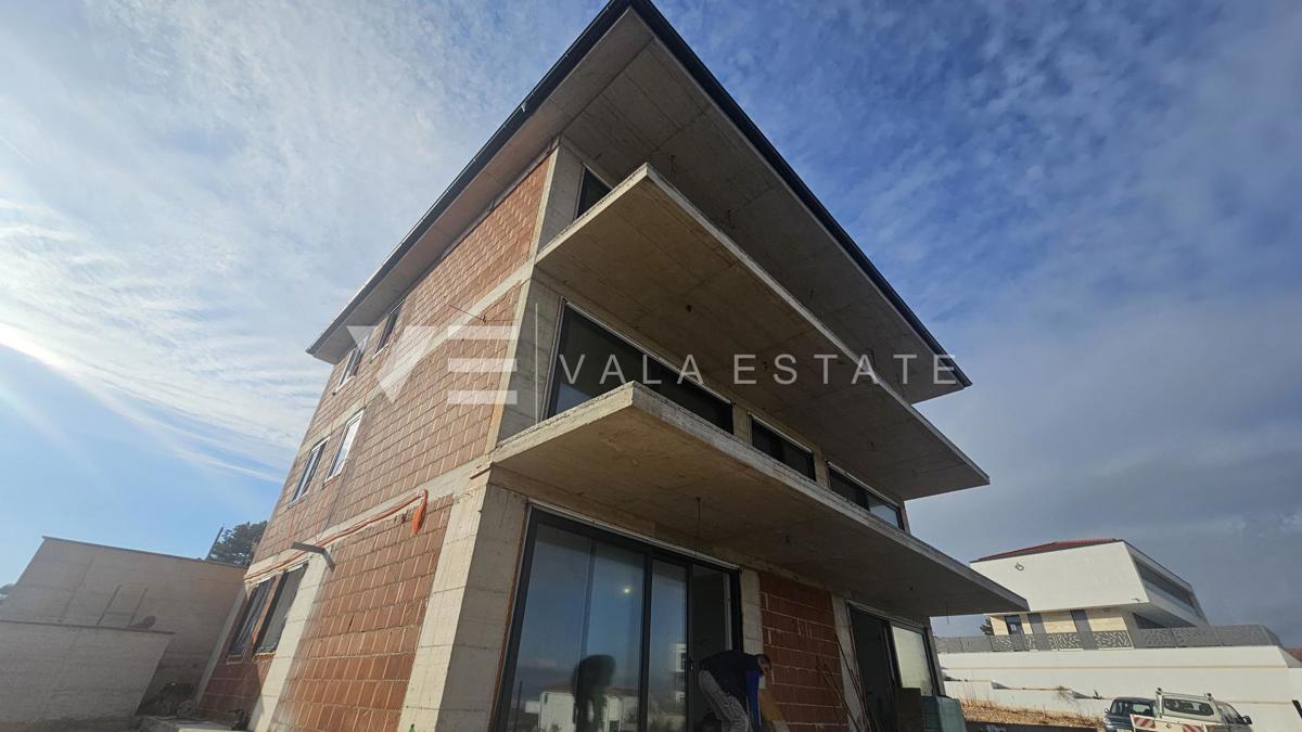 DVA NOVA APARTMAJA S POGLEDOM NA MORJE IN VRTOM