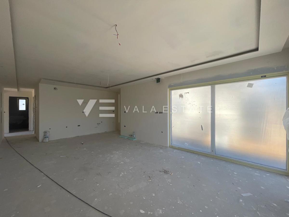 PENTHOUSE APARTMA V NOVOGRADNJI S STREŠNO TERASO IN ODPRTIM POGLEDOM NA MORJE