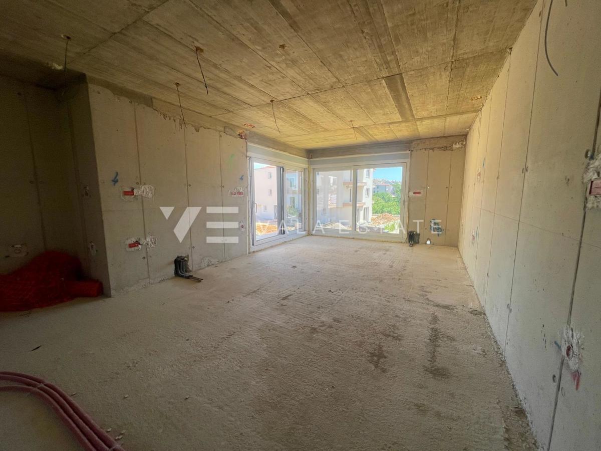 PENTHOUSE APARTMA V NOVOGRADNJI S STREŠNO TERASO IN ODPRTIM POGLEDOM NA MORJE