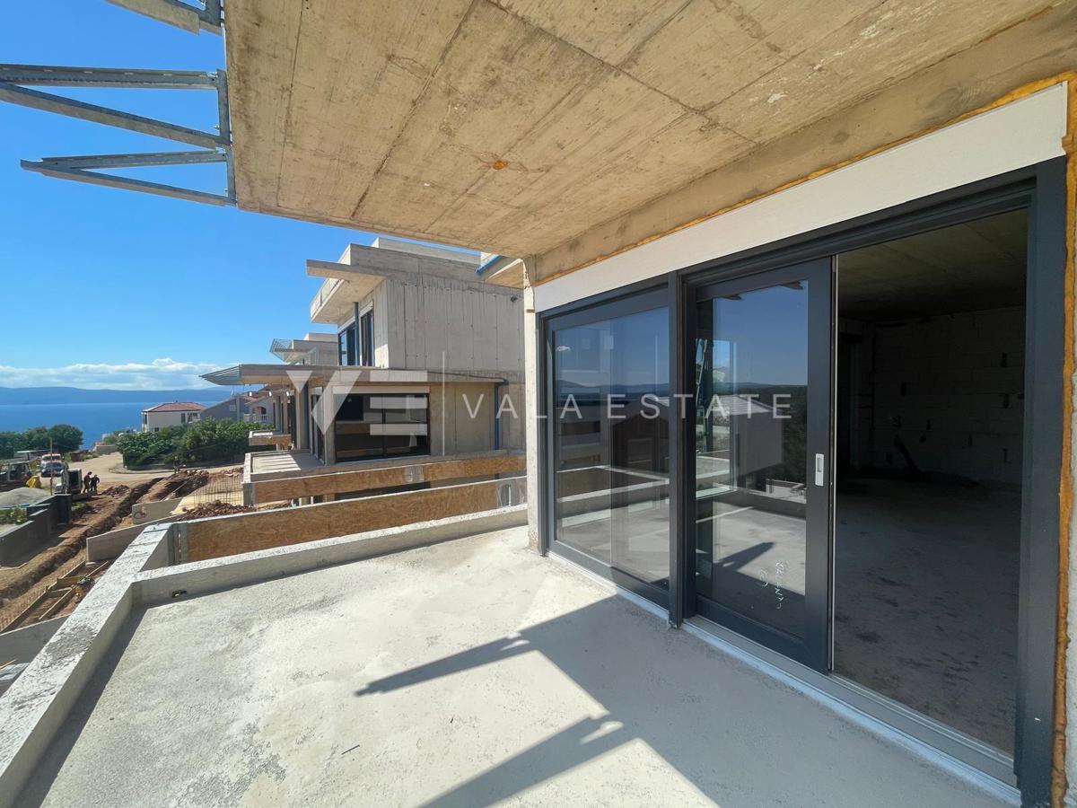 PENTHOUSE APARTMA V NOVOGRADNJI S STREŠNO TERASO IN ODPRTIM POGLEDOM NA MORJE