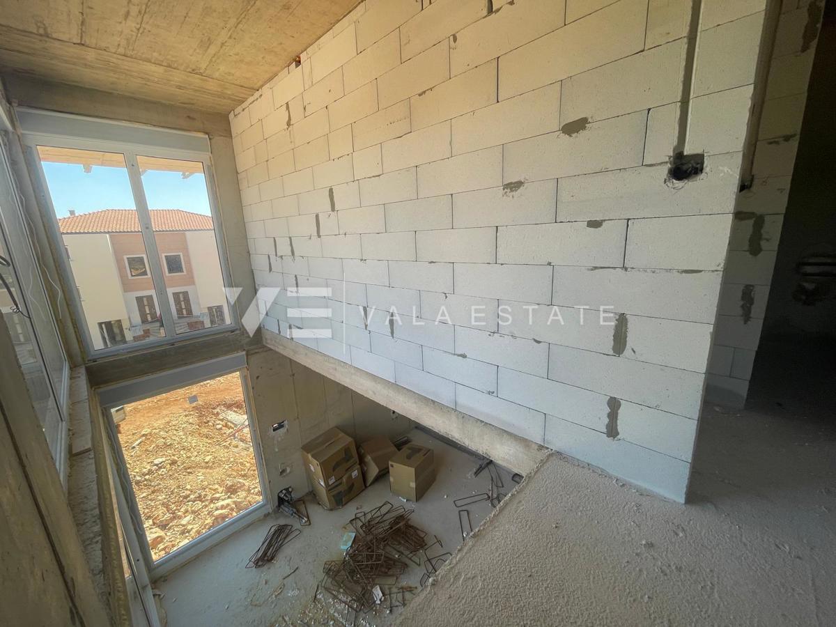 PENTHOUSE APARTMA V NOVOGRADNJI S STREŠNO TERASO IN ODPRTIM POGLEDOM NA MORJE