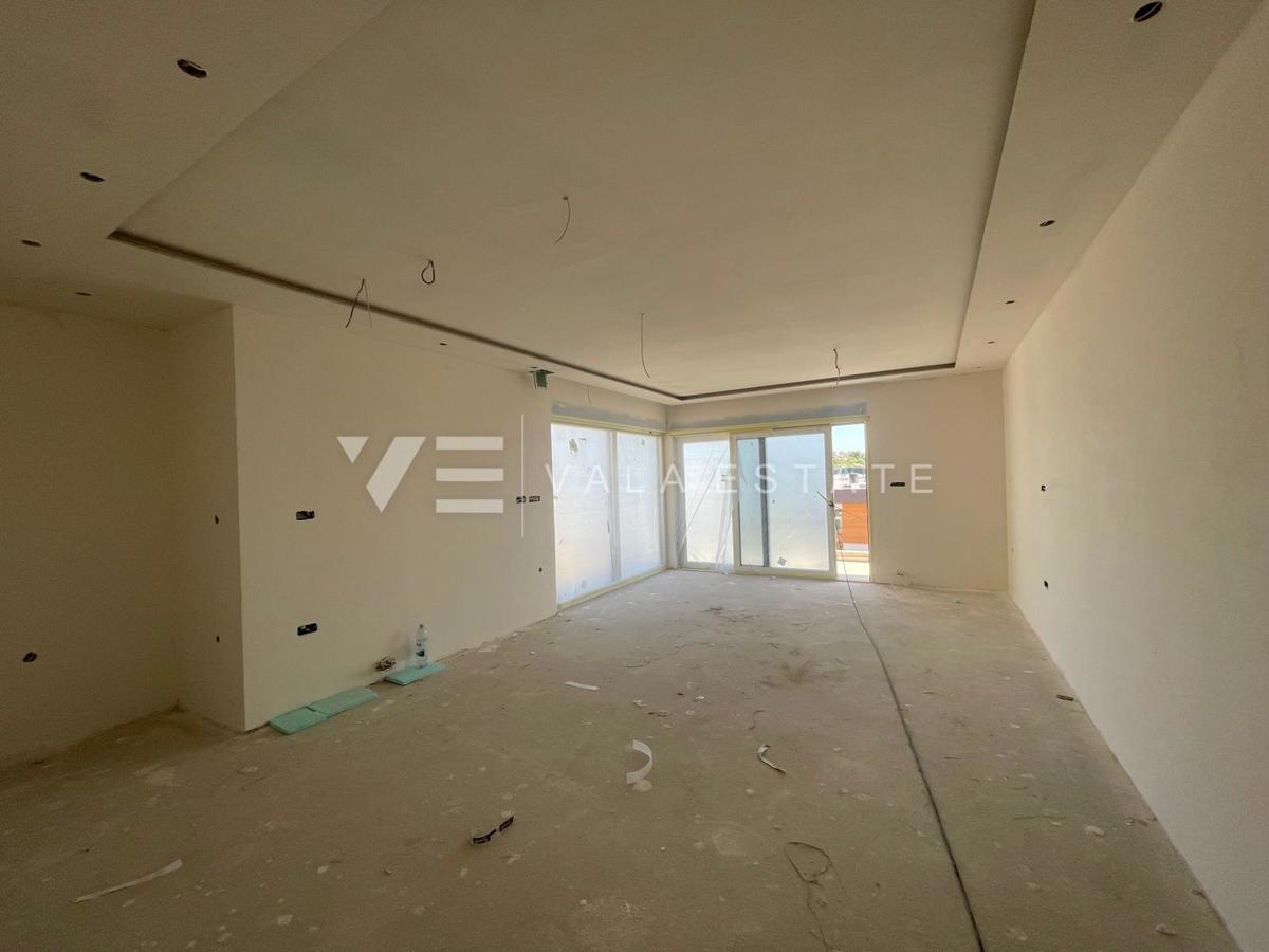 PENTHOUSE APARTMA V NOVOGRADNJI S STREŠNO TERASO IN ODPRTIM POGLEDOM NA MORJE