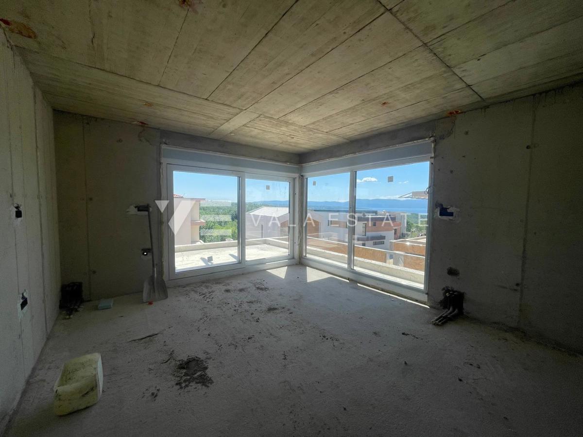 PENTHOUSE APARTMA V NOVOGRADNJI S STREŠNO TERASO IN ODPRTIM POGLEDOM NA MORJE