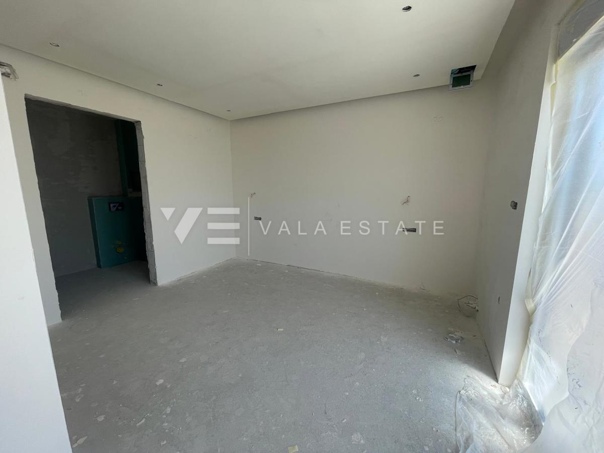 PENTHOUSE APARTMA V NOVOGRADNJI S STREŠNO TERASO IN ODPRTIM POGLEDOM NA MORJE