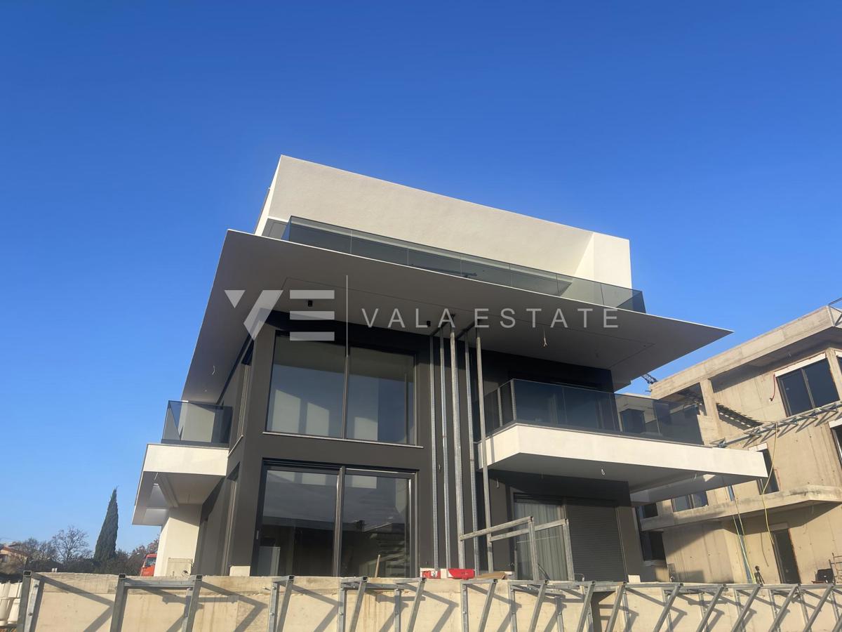 PENTHOUSE APARTMA V NOVOGRADNJI S STREŠNO TERASO IN ODPRTIM POGLEDOM NA MORJE