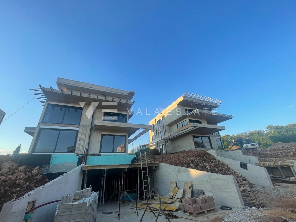 PENTHOUSE APARTMA V NOVOGRADNJI S STREŠNO TERASO IN ODPRTIM POGLEDOM NA MORJE