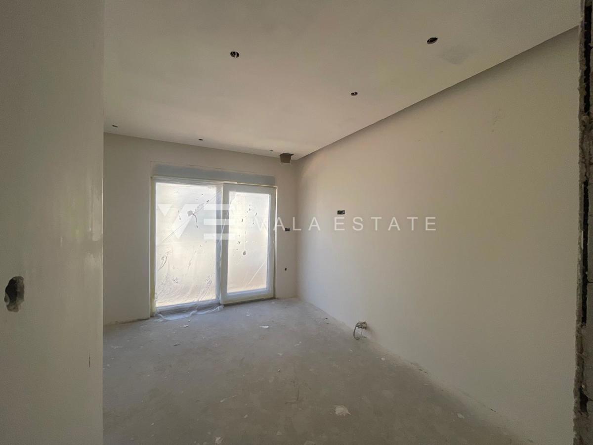PENTHOUSE APARTMA V NOVOGRADNJI S STREŠNO TERASO IN ODPRTIM POGLEDOM NA MORJE