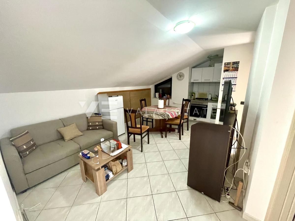 ENOSOBNI APARTMA V BLIŽINI ČUDOVITIH PLAŽ