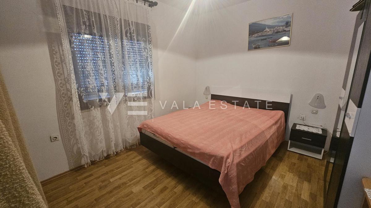 DOPPELHAUS MIT DREI WOHNUNGEN UND MEERBLICK IN STRANDNÄHE