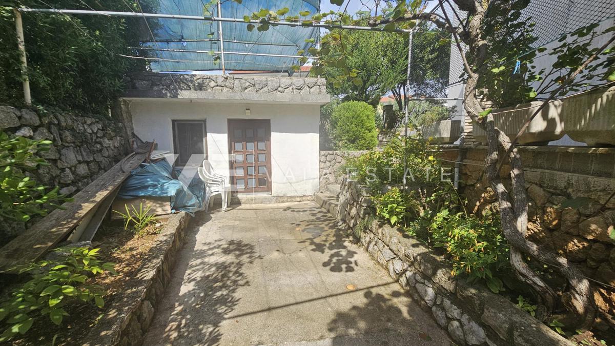 DOPPELHAUS MIT DREI WOHNUNGEN UND MEERBLICK IN STRANDNÄHE