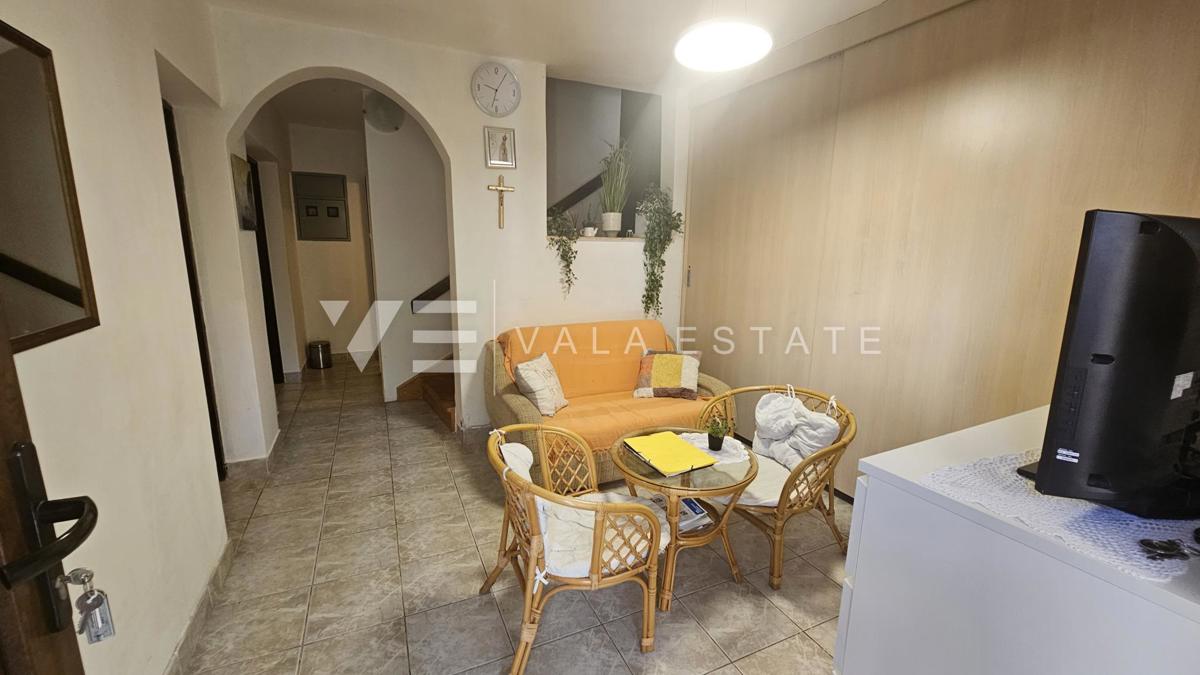 DOPPELHAUS MIT DREI WOHNUNGEN UND MEERBLICK IN STRANDNÄHE