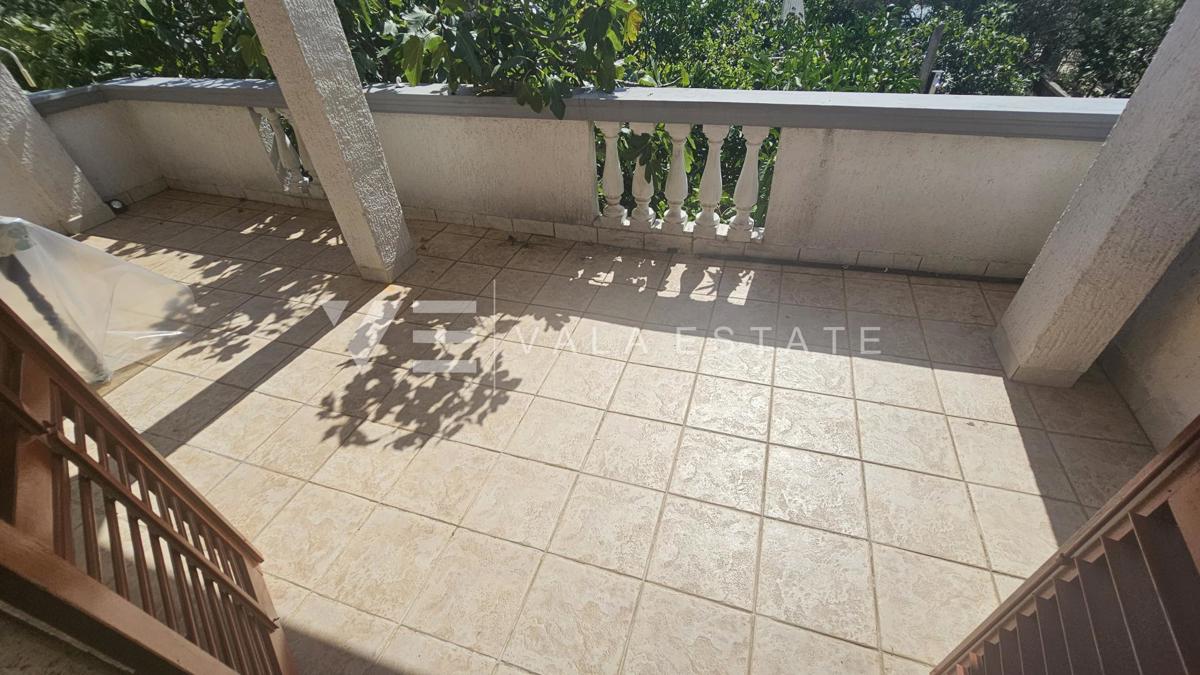 DOPPELHAUS MIT DREI WOHNUNGEN UND MEERBLICK IN STRANDNÄHE