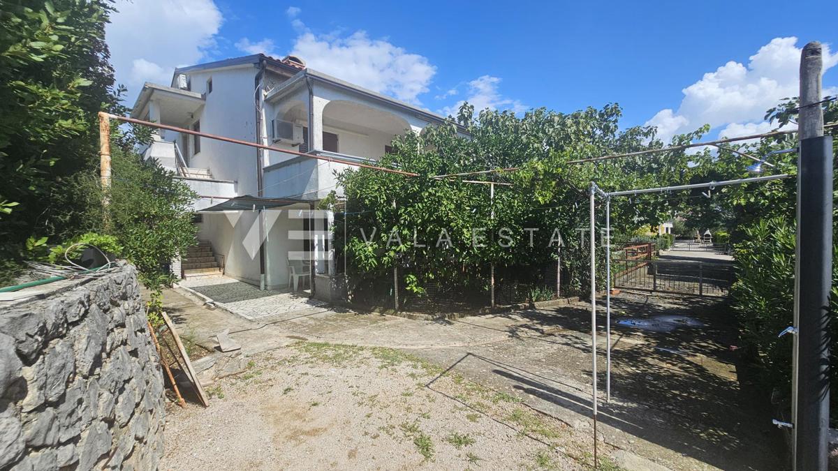 DOPPELHAUS MIT DREI WOHNUNGEN UND MEERBLICK IN STRANDNÄHE