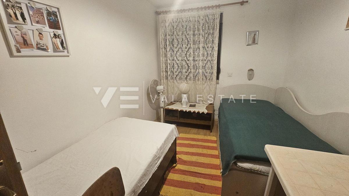 DOPPELHAUS MIT DREI WOHNUNGEN UND MEERBLICK IN STRANDNÄHE