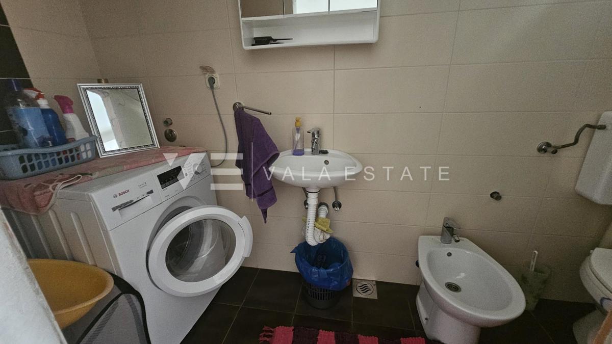 DOPPELHAUS MIT DREI WOHNUNGEN UND MEERBLICK IN STRANDNÄHE