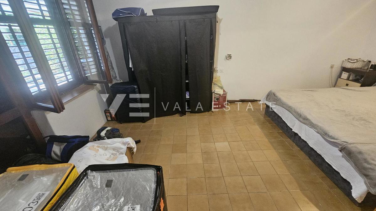 DOPPELHAUS MIT DREI WOHNUNGEN UND MEERBLICK IN STRANDNÄHE