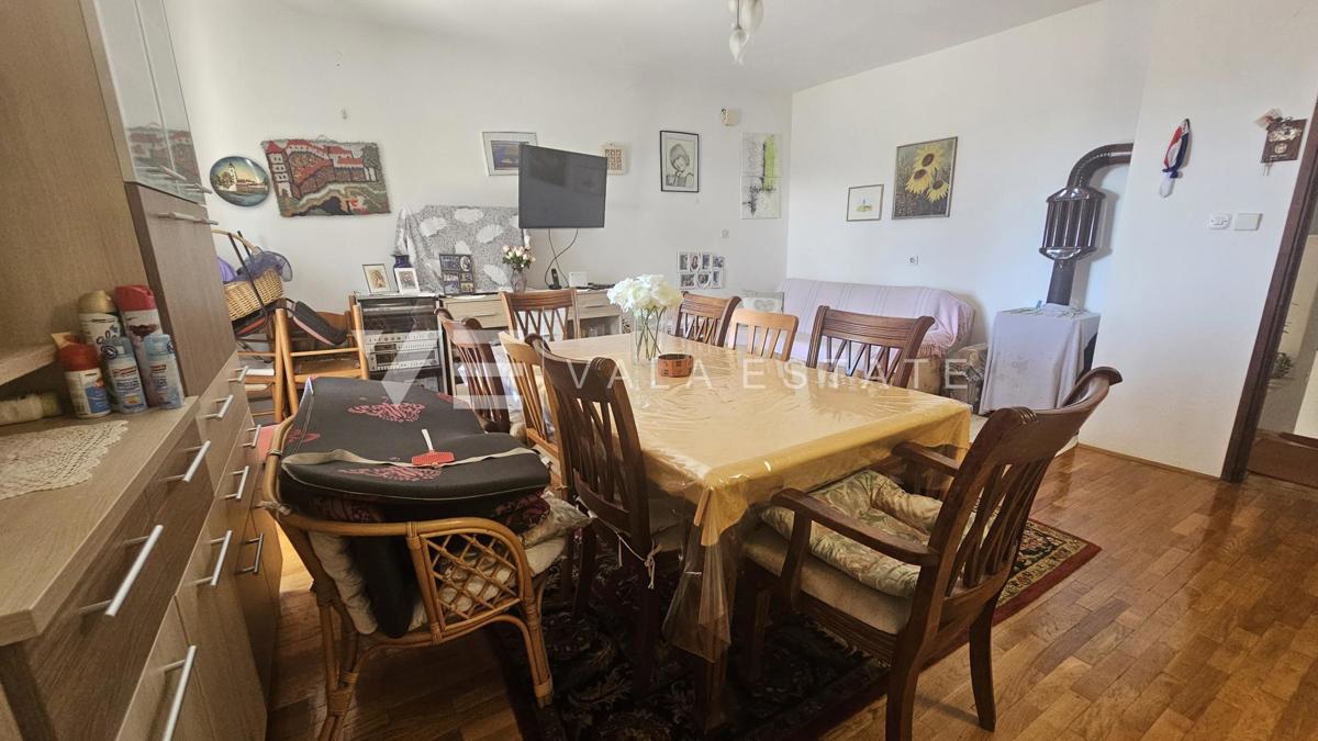 DOPPELHAUS MIT DREI WOHNUNGEN UND MEERBLICK IN STRANDNÄHE