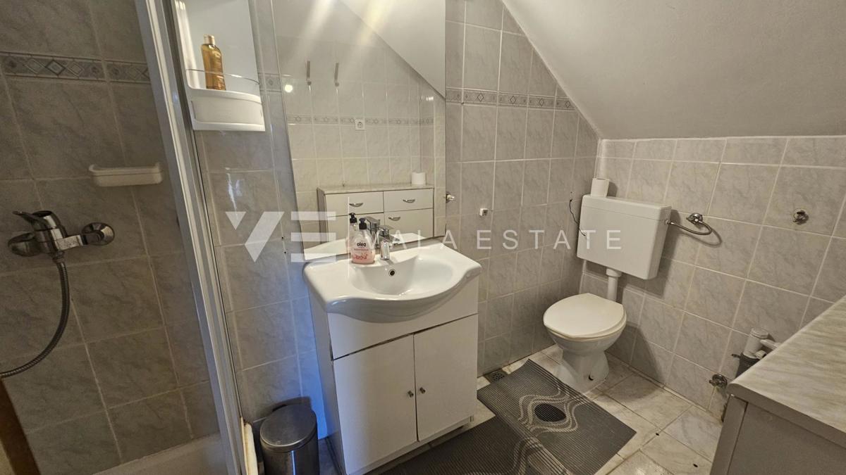 DOPPELHAUS MIT DREI WOHNUNGEN UND MEERBLICK IN STRANDNÄHE