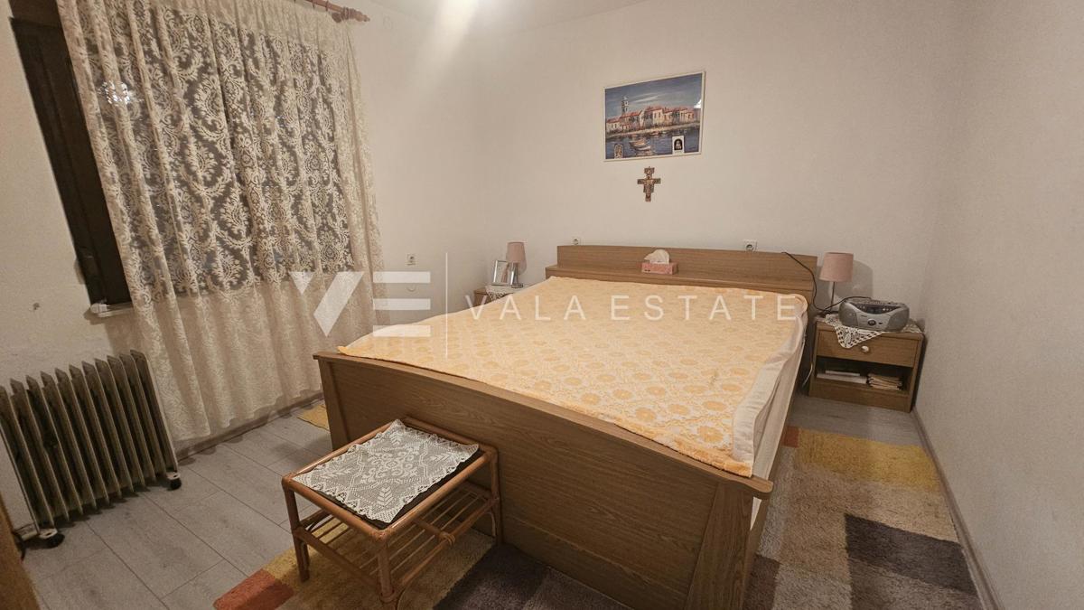 DOPPELHAUS MIT DREI WOHNUNGEN UND MEERBLICK IN STRANDNÄHE