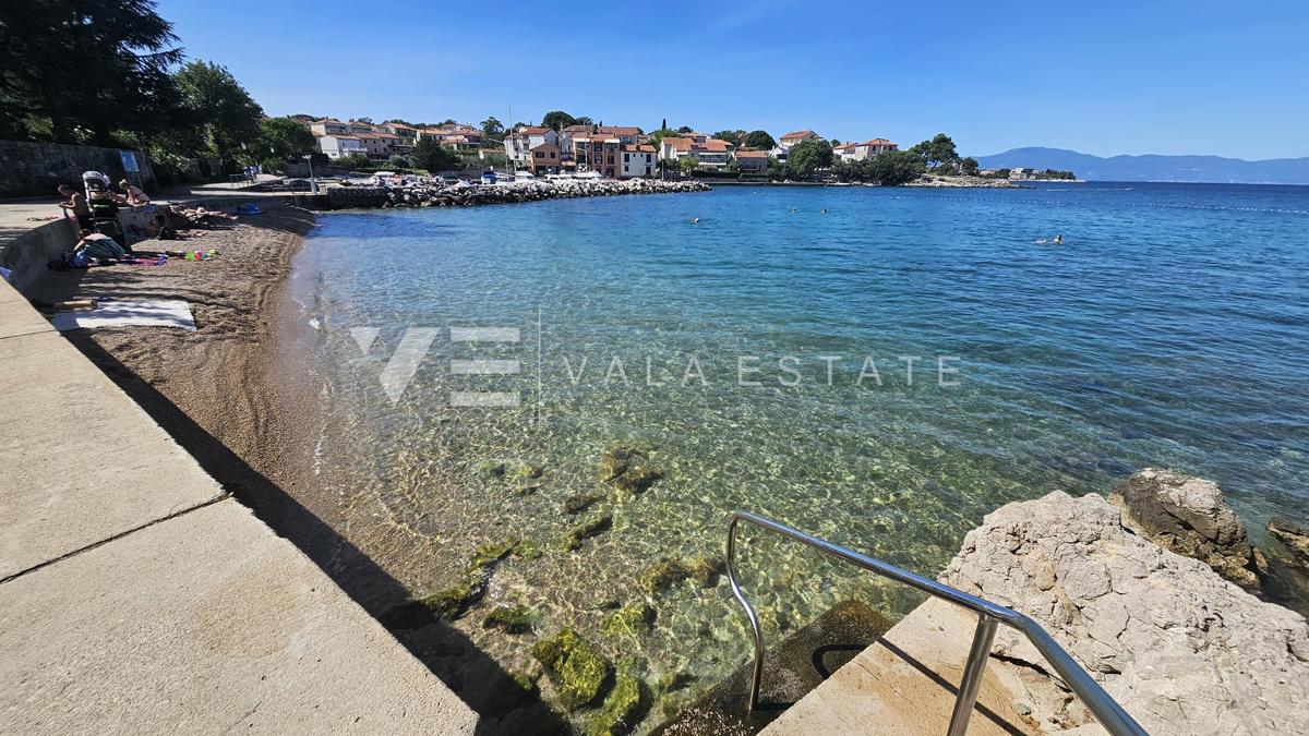 APARTMA NA ATRAKTIVNI LOKACIJI SAMO 30 M DO PLAŽE