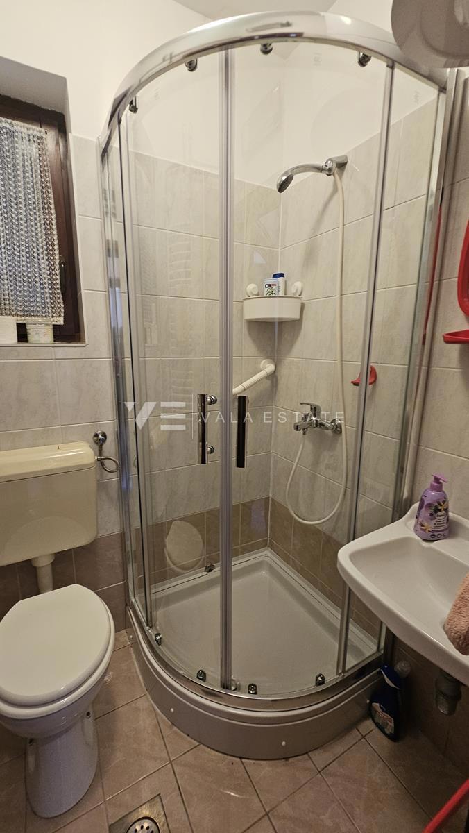 APARTMA NA ATRAKTIVNI LOKACIJI SAMO 30 M DO PLAŽE