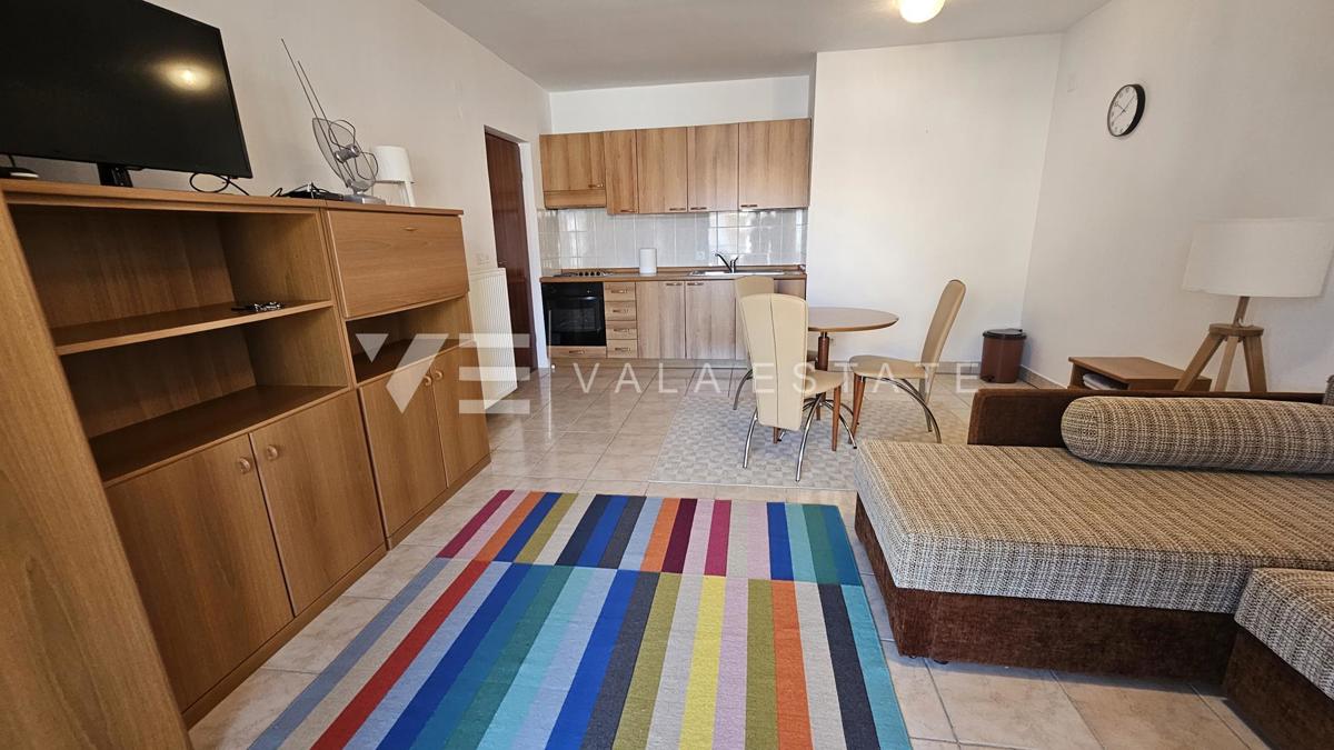 APARTMA NA ATRAKTIVNI LOKACIJI SAMO 30 M DO PLAŽE