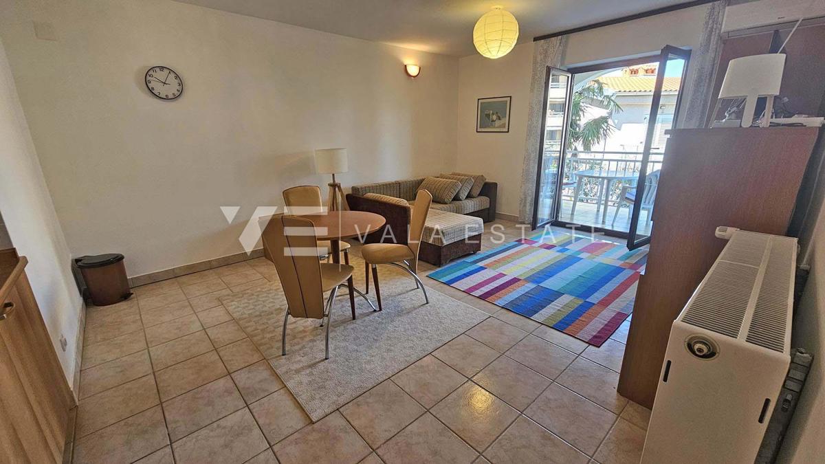 APARTMA NA ATRAKTIVNI LOKACIJI SAMO 30 M DO PLAŽE