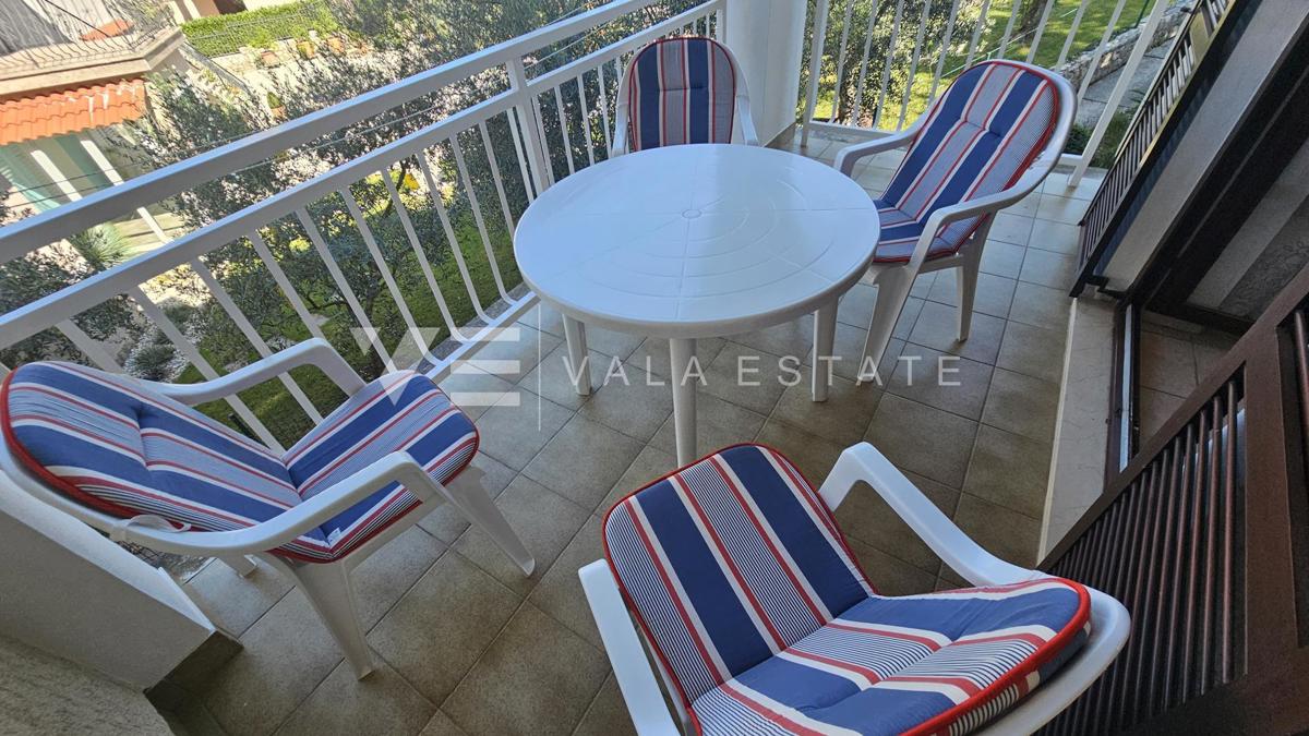APARTMA NA ATRAKTIVNI LOKACIJI SAMO 30 M DO PLAŽE
