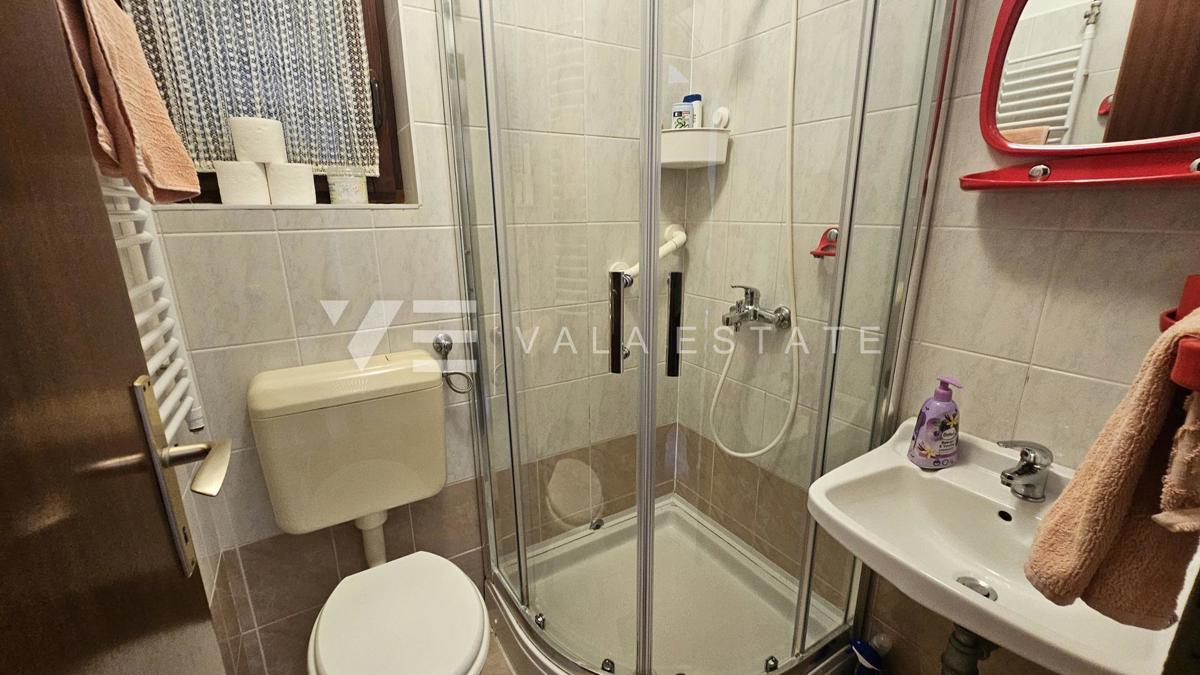 APARTMA NA ATRAKTIVNI LOKACIJI SAMO 30 M DO PLAŽE