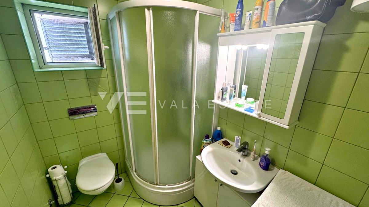 APARTMA NA ATRAKTIVNI LOKACIJI PRVA VRSTA DO MORJA