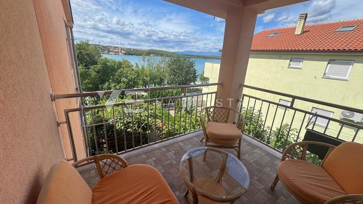 APARTMA NA ATRAKTIVNI LOKACIJI PRVA VRSTA DO MORJA